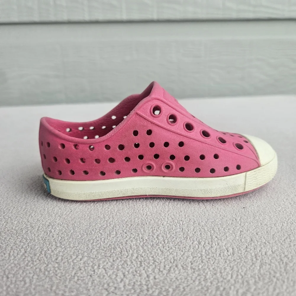 Native Jefferson Pink White Girl SZ C6 Slip-On Water Shoes